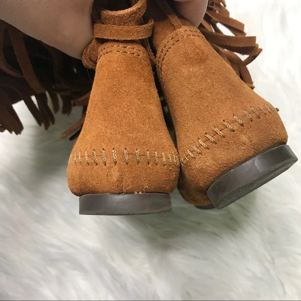 Minnetonka 3-Layer Fringe Boots Size 8 - Picture 10 of 14